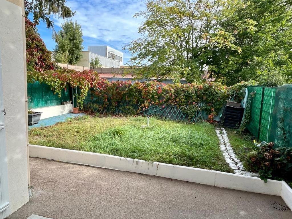 Charmante Maison Avec Jardin Sans Vis-A-Vis Saint-Fons Esterno foto