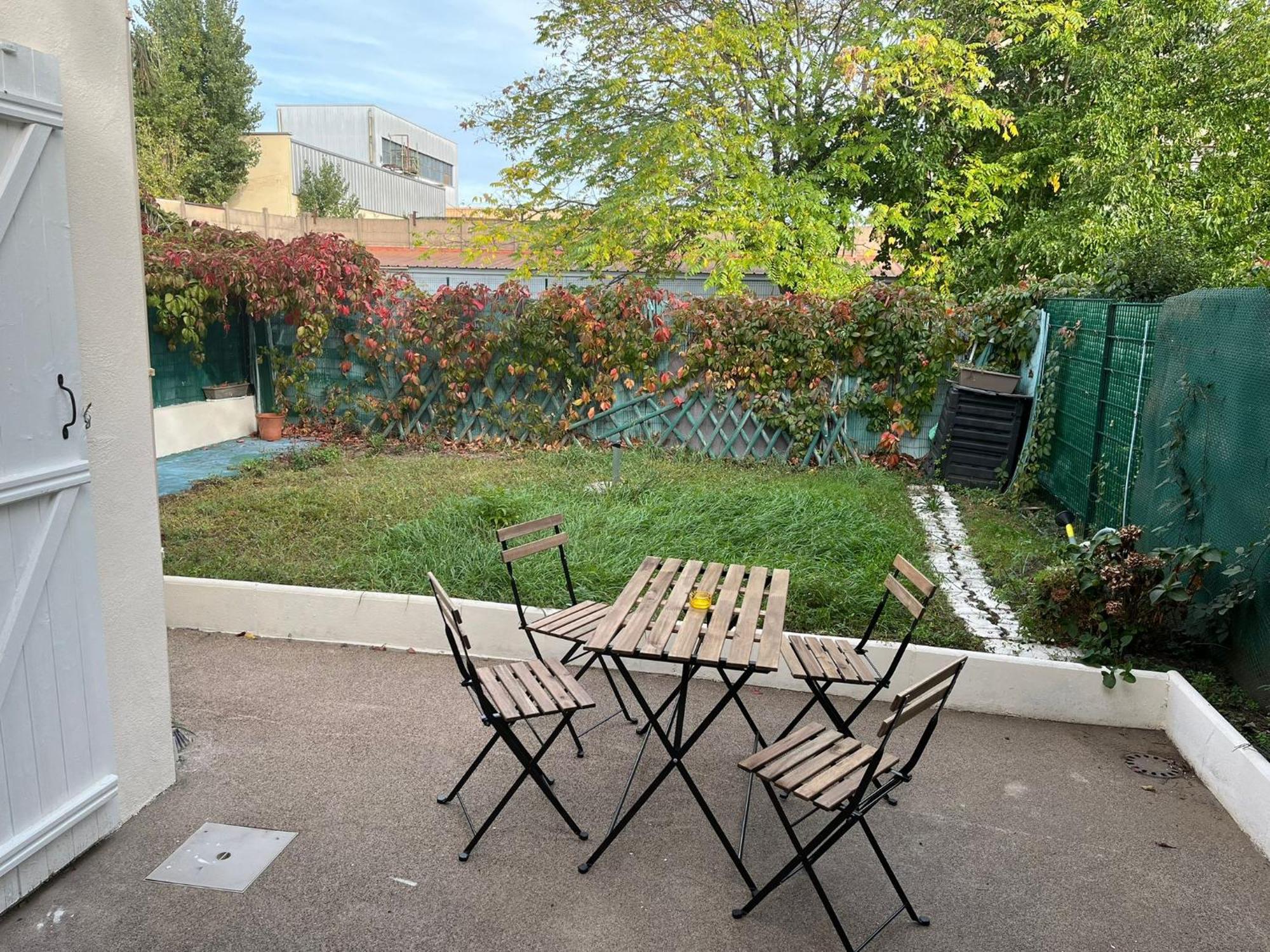 Charmante Maison Avec Jardin Sans Vis-A-Vis Saint-Fons Esterno foto