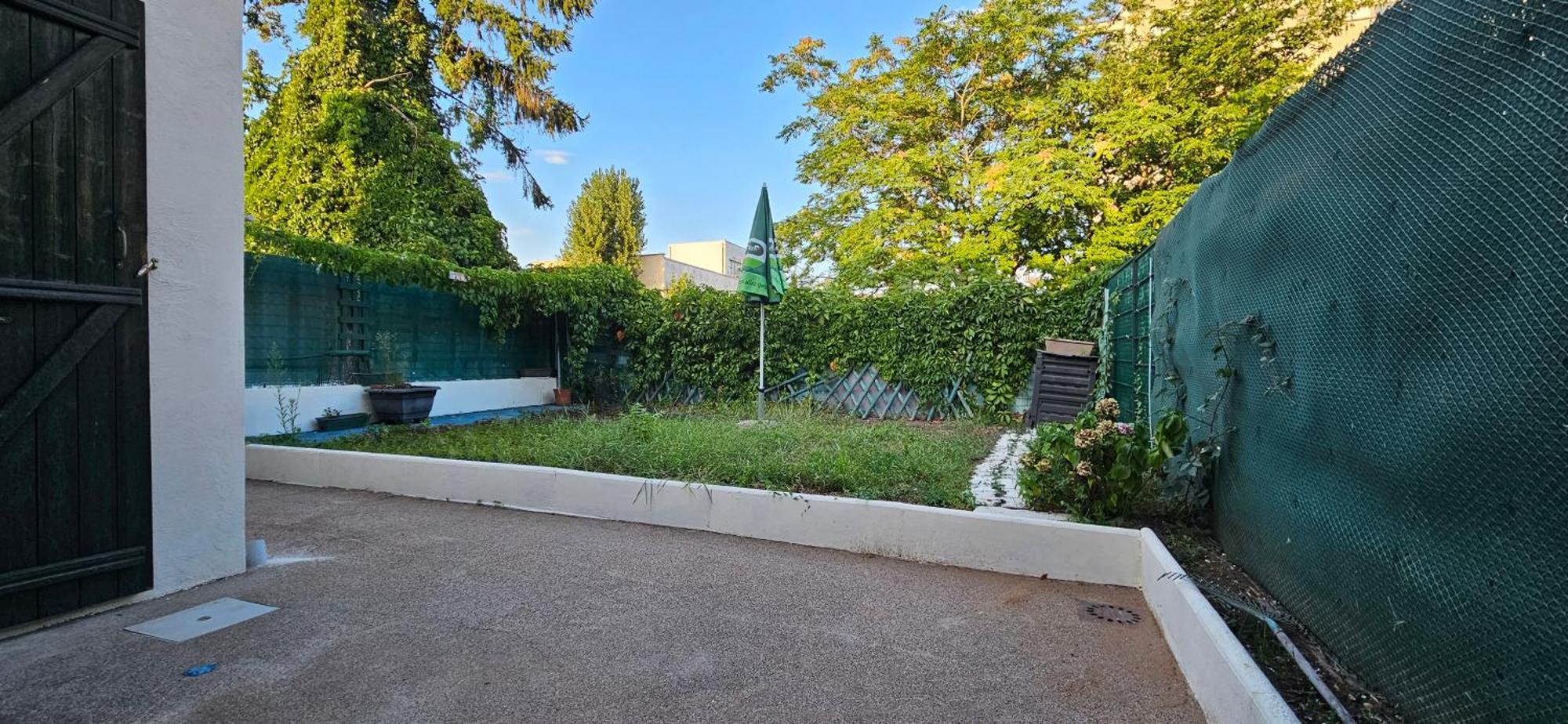 Charmante Maison Avec Jardin Sans Vis-A-Vis Saint-Fons Esterno foto