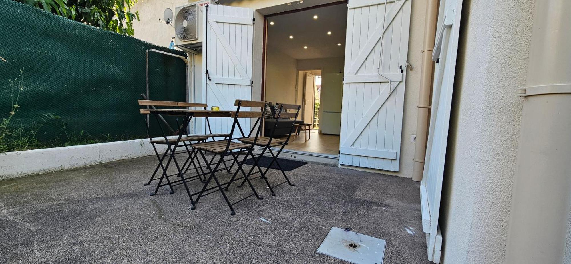 Charmante Maison Avec Jardin Sans Vis-A-Vis Saint-Fons Esterno foto